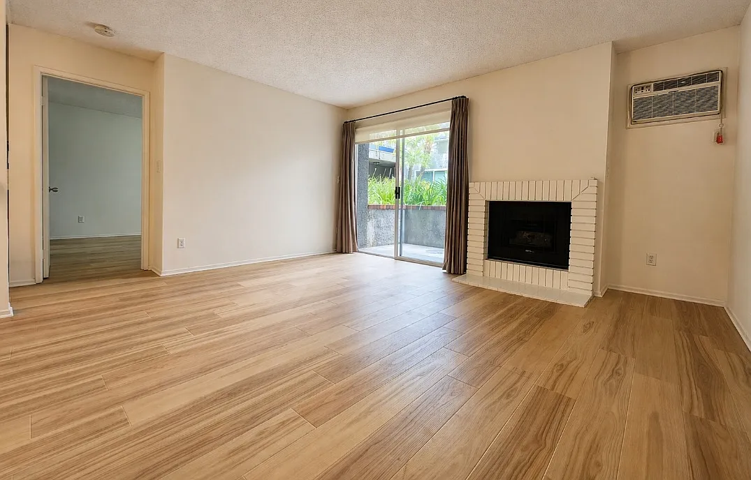 Building Photo - 1410 Wellesley Ave #101
