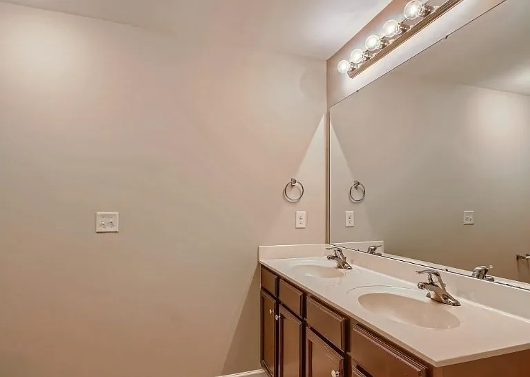 4040 Queensbridge Rd — Photo 15
