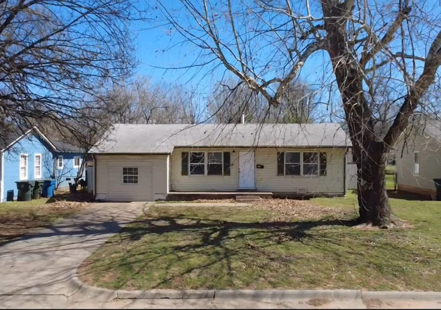 Charming 4 Bedroom House! — Photo 1