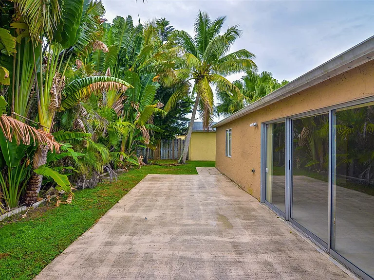 18813 Cloud Lake Cir — Photo 12