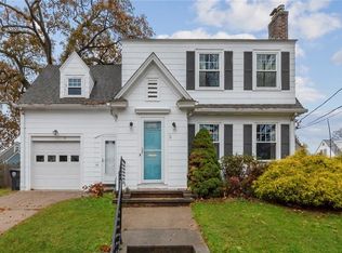 11 Hazelwood St, Cranston, RI 02910