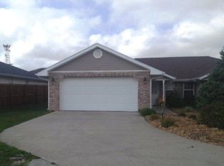 150B Rief Ct, Holts Summit, MO 65043