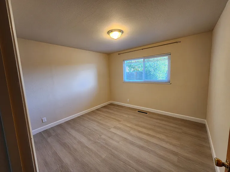 7691 Rainbow Dr — Photo 4