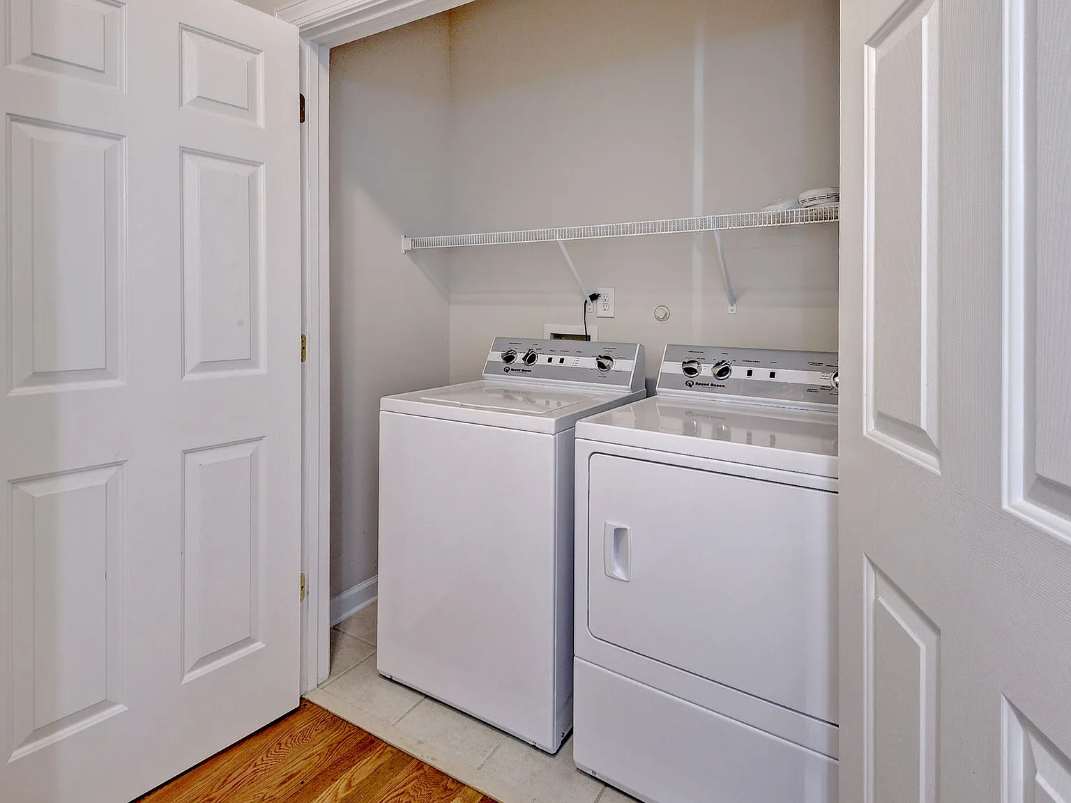 3 bed, 2562 sqft, $3,045 — Photo 4