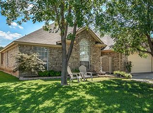 6032 Hillview Dr, Watauga, TX 76148