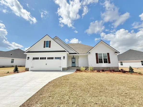 3924 Landings Cir, Hahira, GA 31632