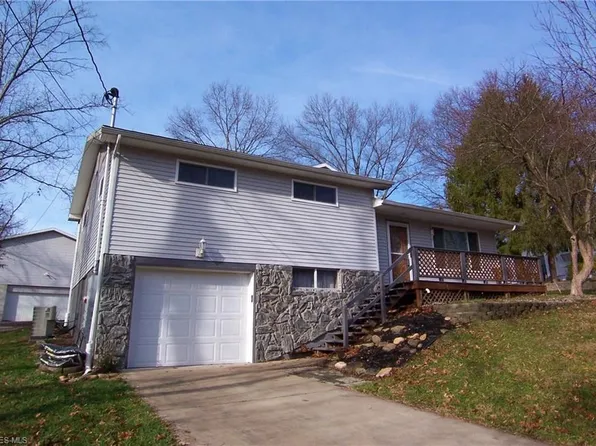 Neal Ann Dr, Parkersburg, WV 26104