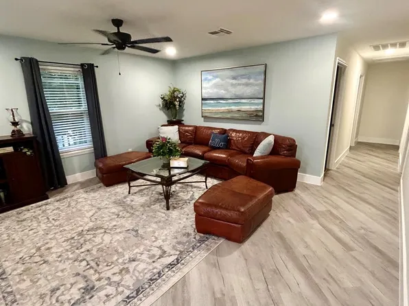 16704 Curlew Rd, Jamaica Beach, TX 77554