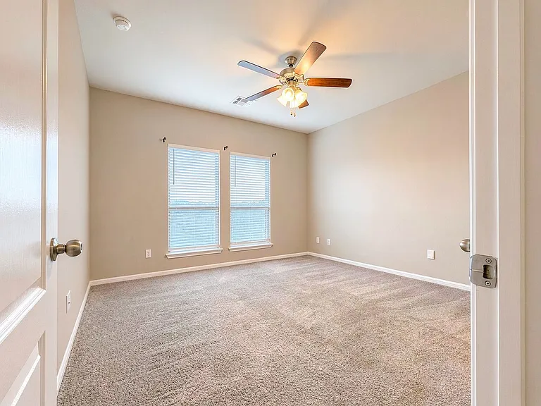 2210 Hayes St — Photo 5