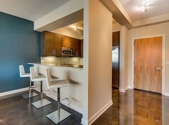 2nd image of 1211 S Prairie Ave APT 3305