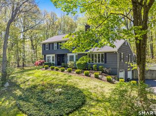 7 Arapaho Road, Brookfield, CT 06804