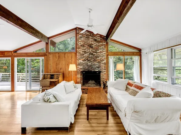 44 Nobska Rd, Falmouth, MA 02543