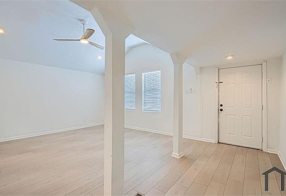 4th image of 310 S Newton St #310