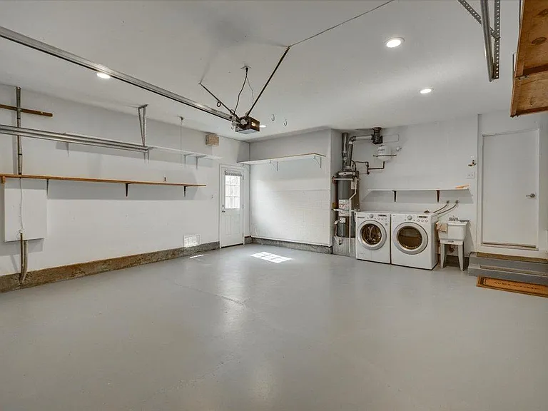 207 Valencia Dr — Photo 37