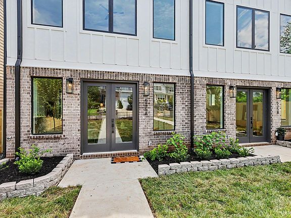 2nd image of 535A Moore Ave