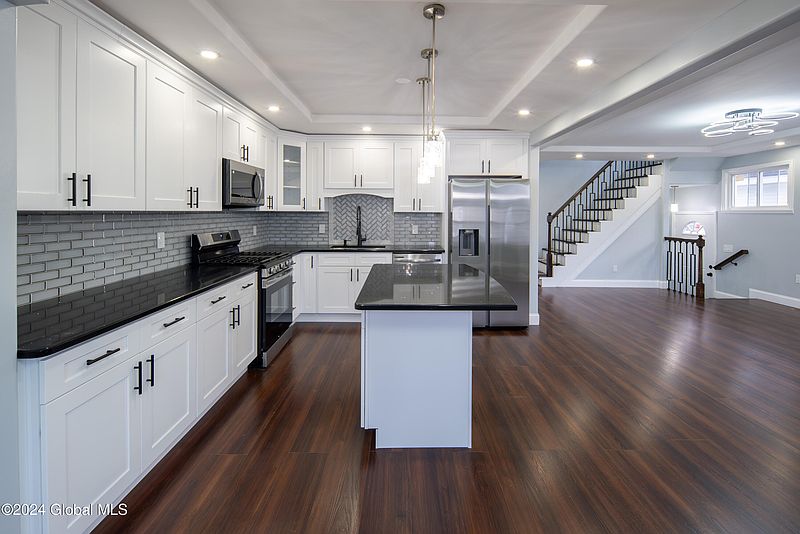 5th image of 44 Marshall Avenue