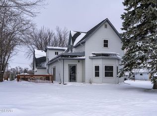 113 E 3rd St, Larimore, ND 58251