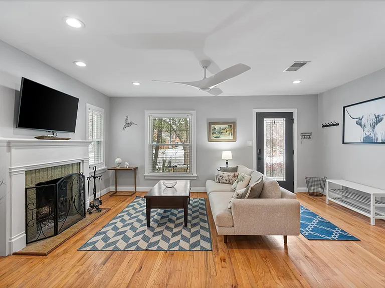 2624 Willing Ave — Photo 3