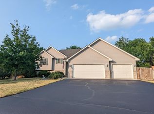 15768 Cardinal Cir, Rosemount, MN 55068