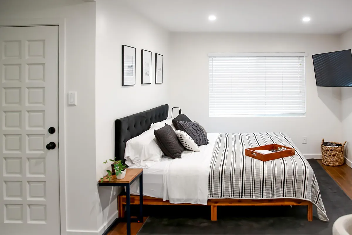 Building Photo - 5401 Via Aquario #B