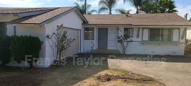 1st image of 909 Daisy St