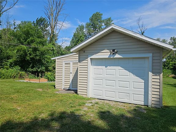 5th image of 4073 Pearl Street Rd