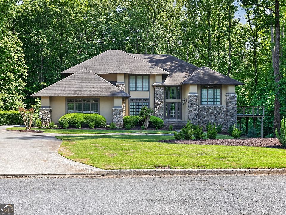 1st image of 320 Waverly Hall Cir