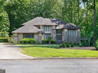 320 Waverly Hall Cir, Roswell, GA 30075