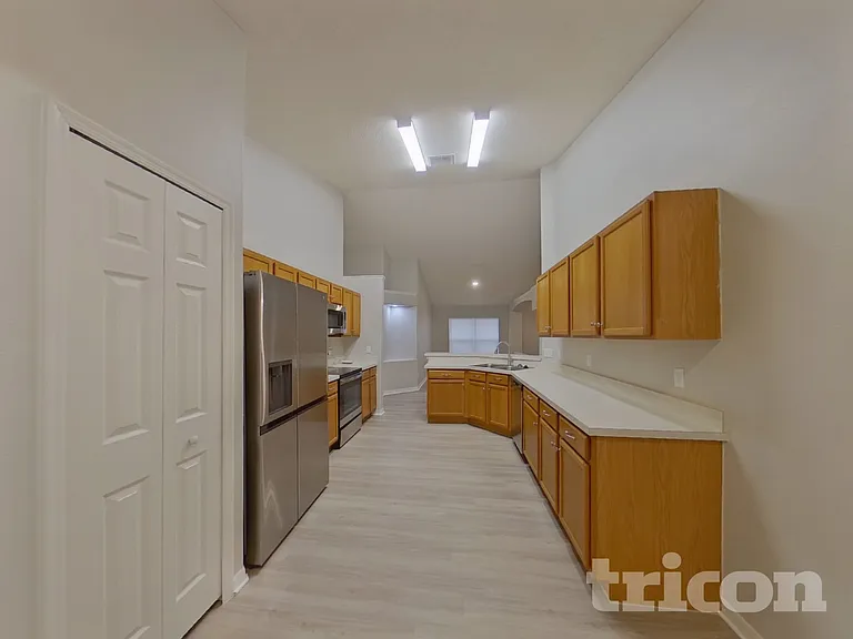 1067 Stoneham Dr — Photo 6