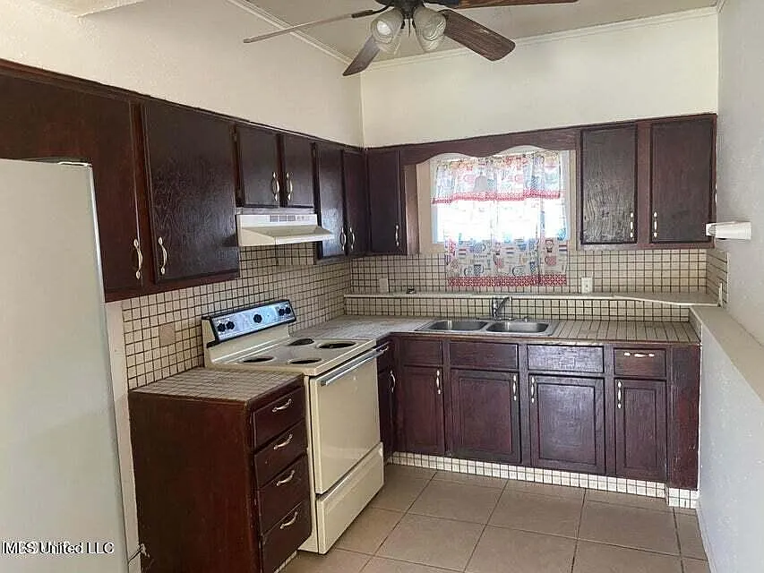 3 bed, 1.5 bath, 1100 sqft, $900 — Photo 4