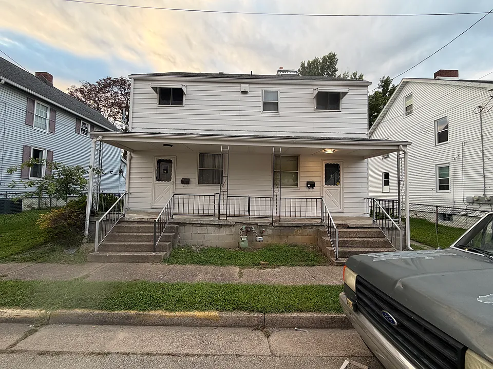 25-27 W Monroe St