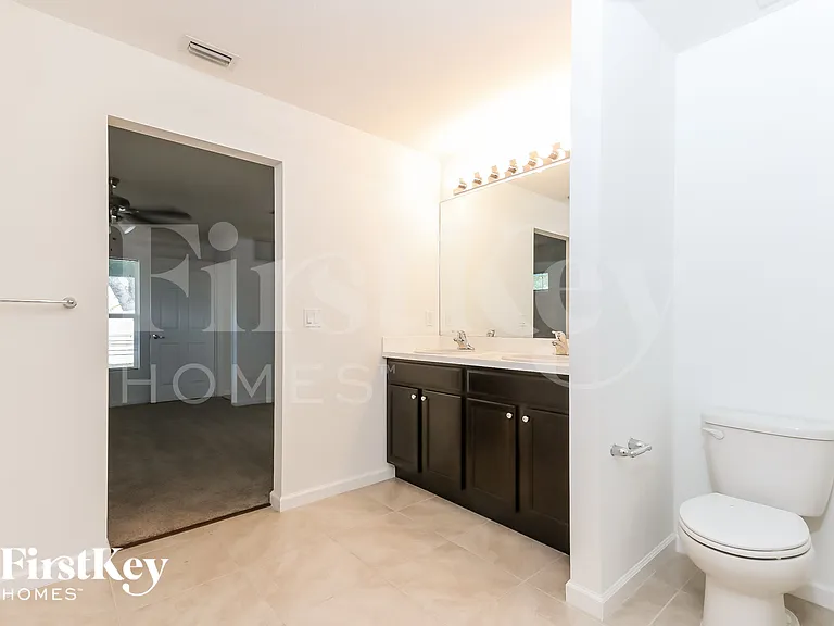 1750 SW Hampshire Ln — Photo 8