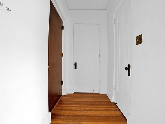 4th image of 610 Summit Ave #3B