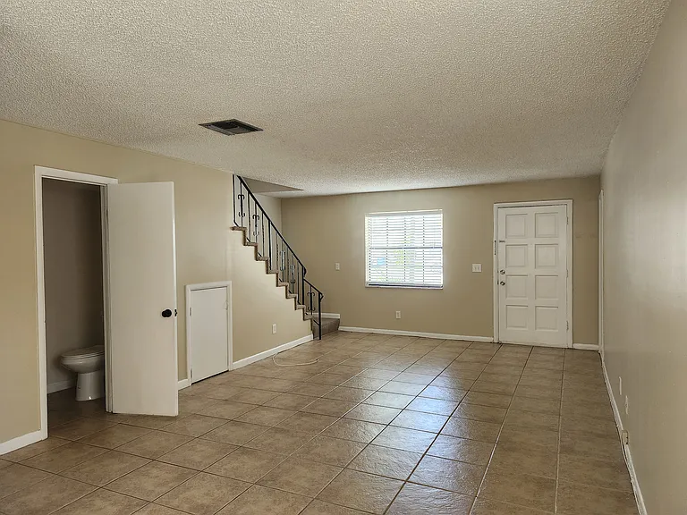 665 SW 4th Ave — Photo 5