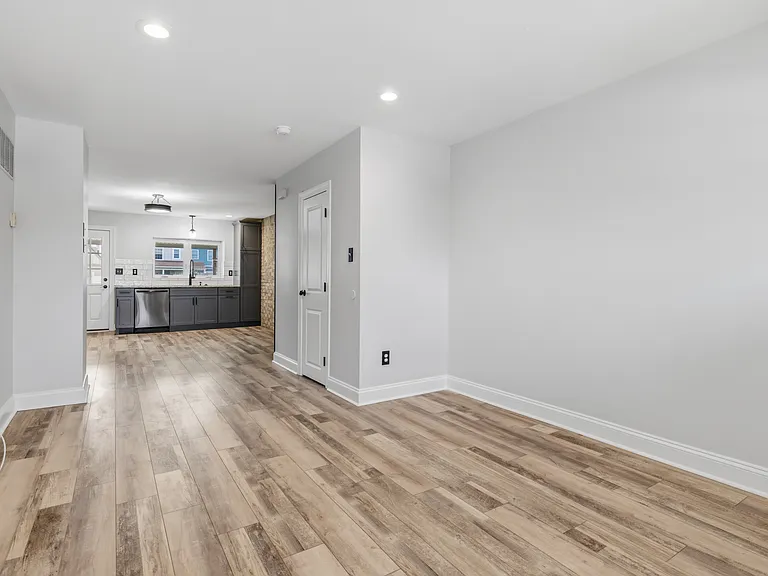 321 W 12th Ave — Photo 10