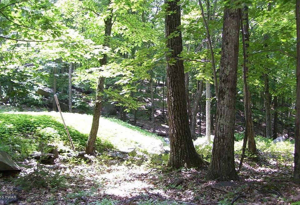 2nd image of 122 Bayberry Dr