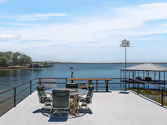 5th image of 205 Shoreline Dr