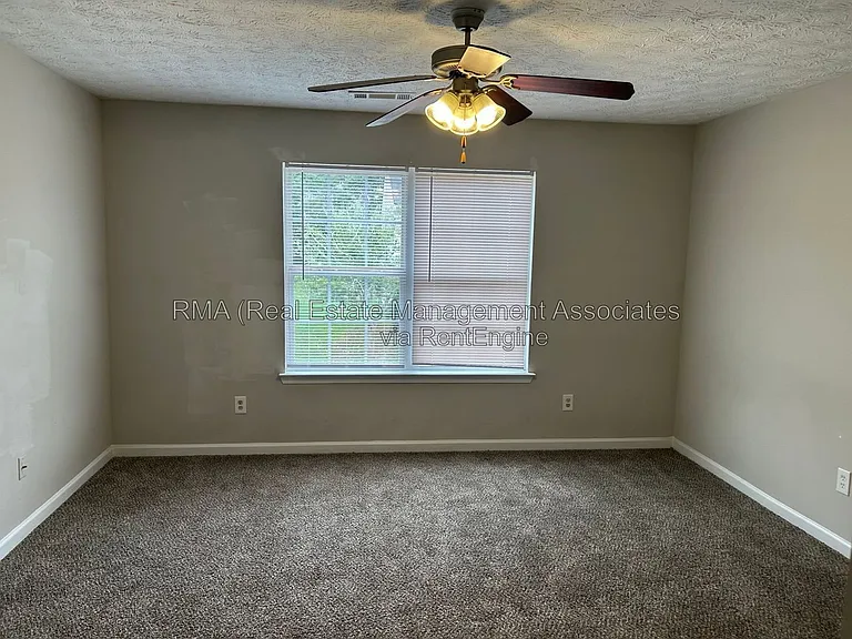 1749 Carrington Dr — Photo 6