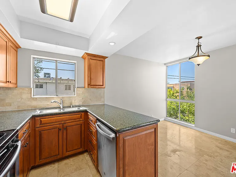 8638 Cashio St #8 — Photo 10