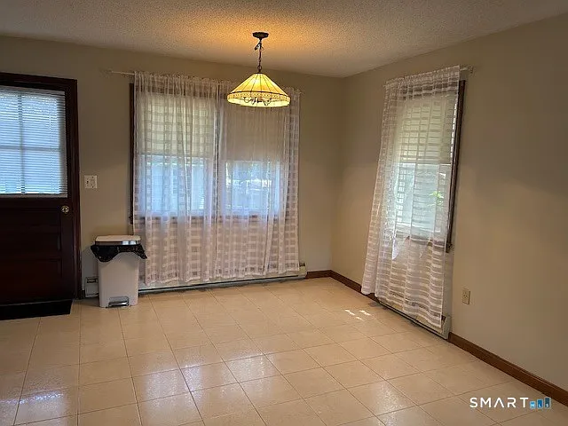 93 Laurelwood Dr — Photo 5