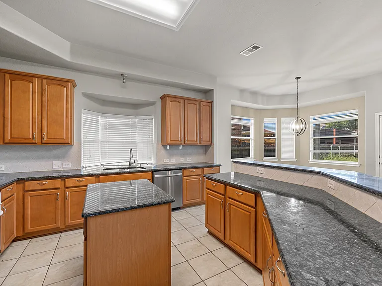 5544 Clay Ct — Photo 4