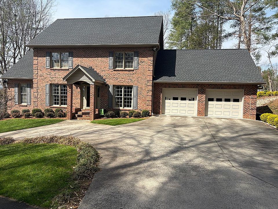 1st image of 236 Robinwood Cir NE