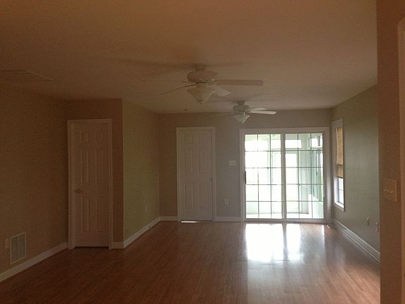 3rd image of 204 Southridge Ct