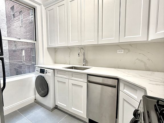 5th image of 136 Hicks St APT 2C