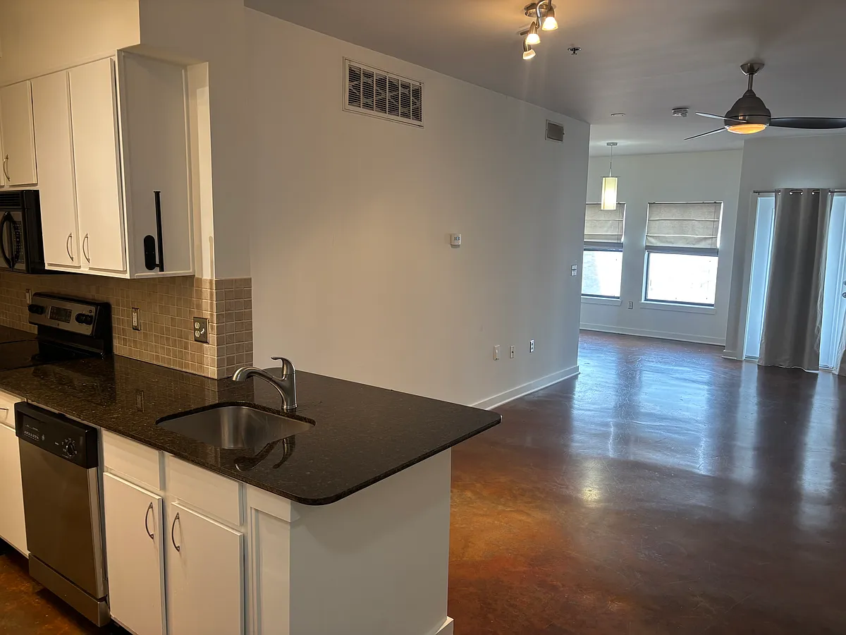 Building Photo - 1803 Broadway #516