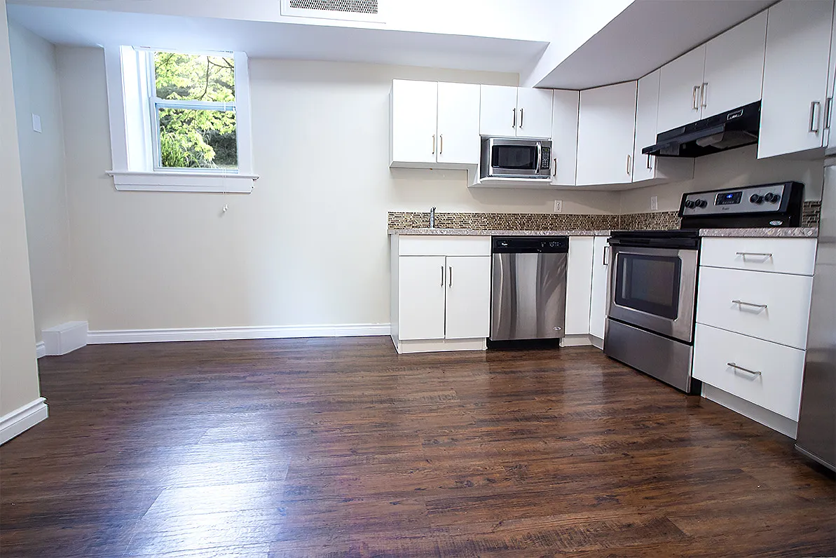 105 Clarke Street — Photo 3