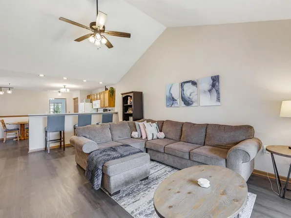 6080 S Crosswinds DRIVE #4, Cudahy, WI 53110
