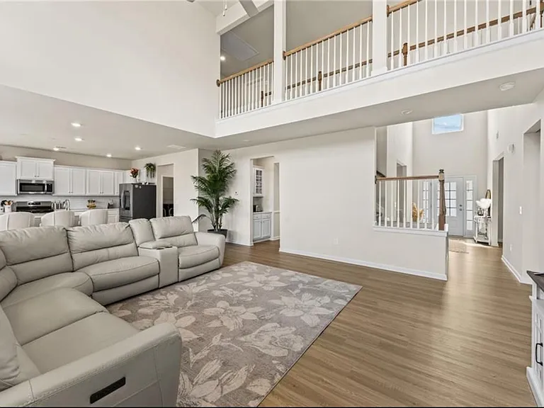237 Bloomfield Cir — Photo 3