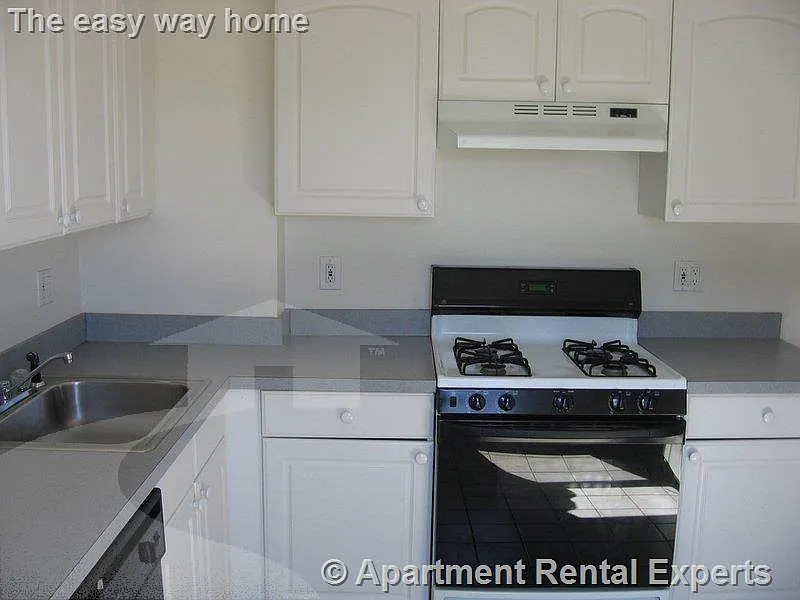 4 bed, 1.5 bath, 1700 sqft, $4,000 — Photo 4