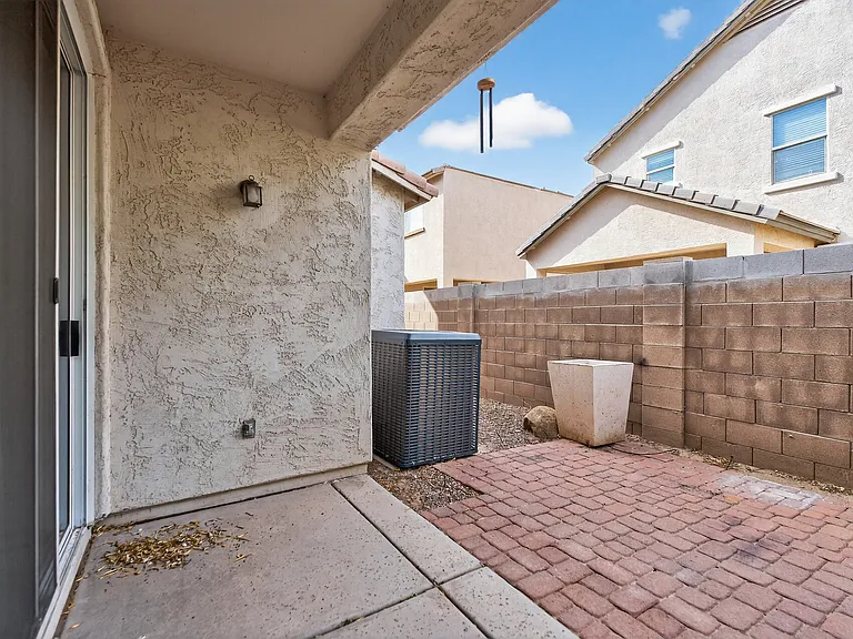 12034 W Polk St — Photo 42